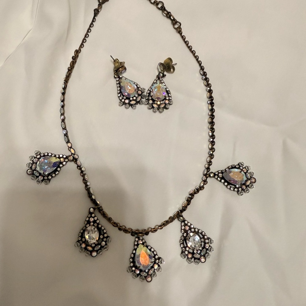 Sorrelli Iridescent Snowflake necklace and earrings Set